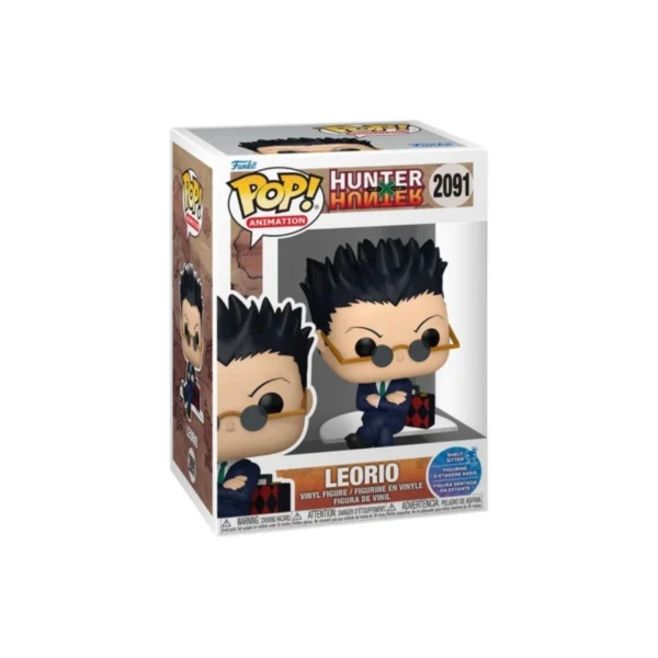 Funko Leorio 2091 de Hunter x Hunter. Leorio se encuentra sentado con sus maletines, gafas de sol y traje negro