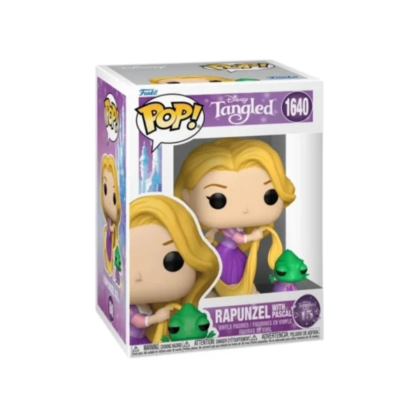 Este Funko Rapunzel with Pascal 1640 tiene el pelo largo y rubio al lado de Pascal.