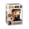 En este Funko de Luke Skywalker 482 podemos observarlo con una capa negra y gcon Grogu en sus brazos.