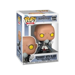 Este es ell Funko Xehanort With Blade 1123 de Kingdom Hearts y se ve el personaje sin pelo y los ojos amarillos.