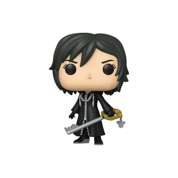 Este es Xion With Keyblade el Funko de Kingdom Hearts y la vemos con una túnica negra y una llave gigante en la mano.