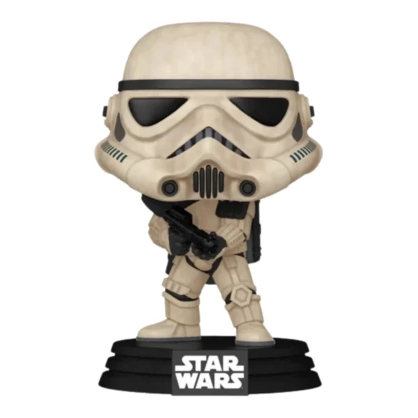 En la imagen podemos ver el Funko Sandtrooper 803 de Star Wars, en la pieza destaca su armadura de color blanco y la metralleta que tiene en su mano.